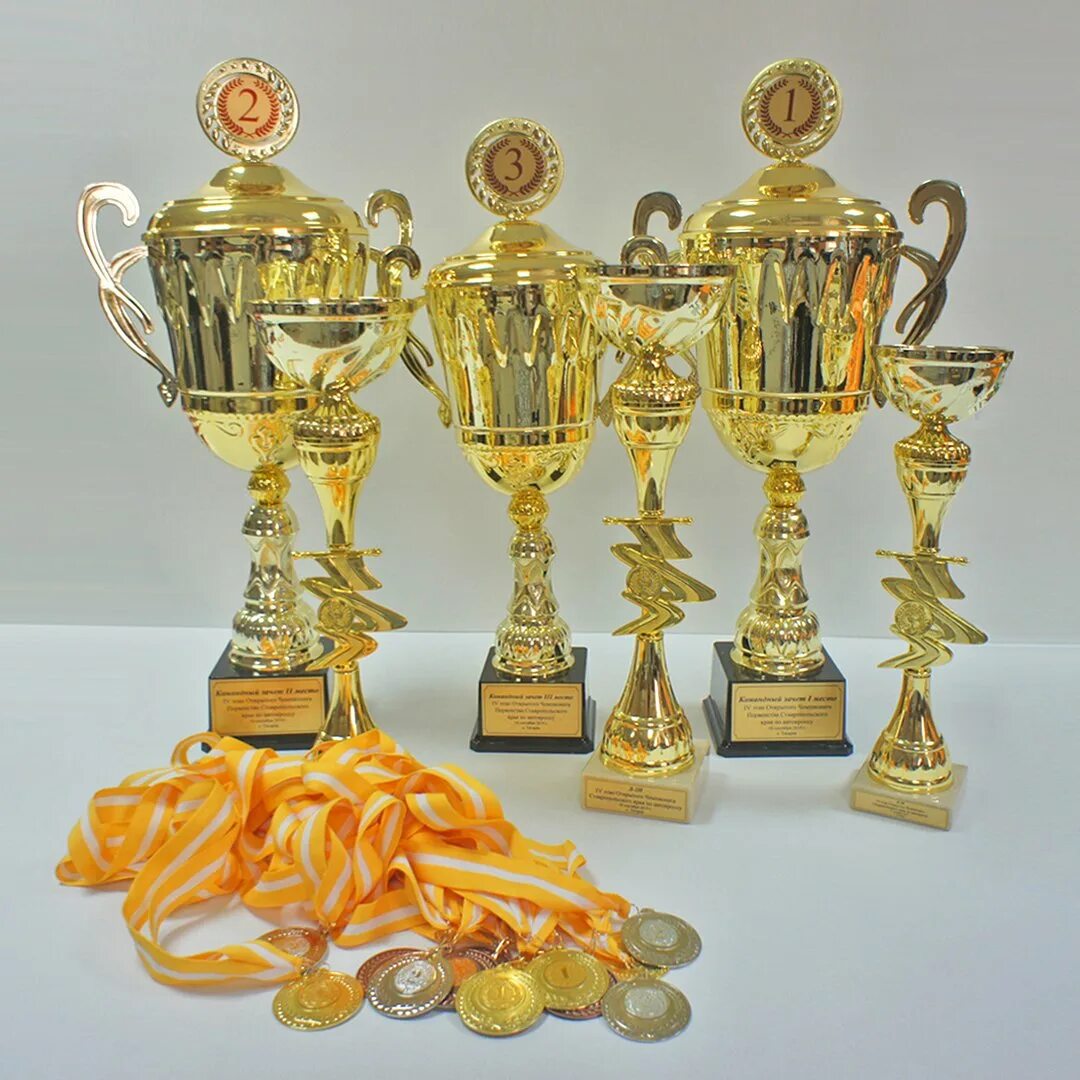 3 кубков и башня