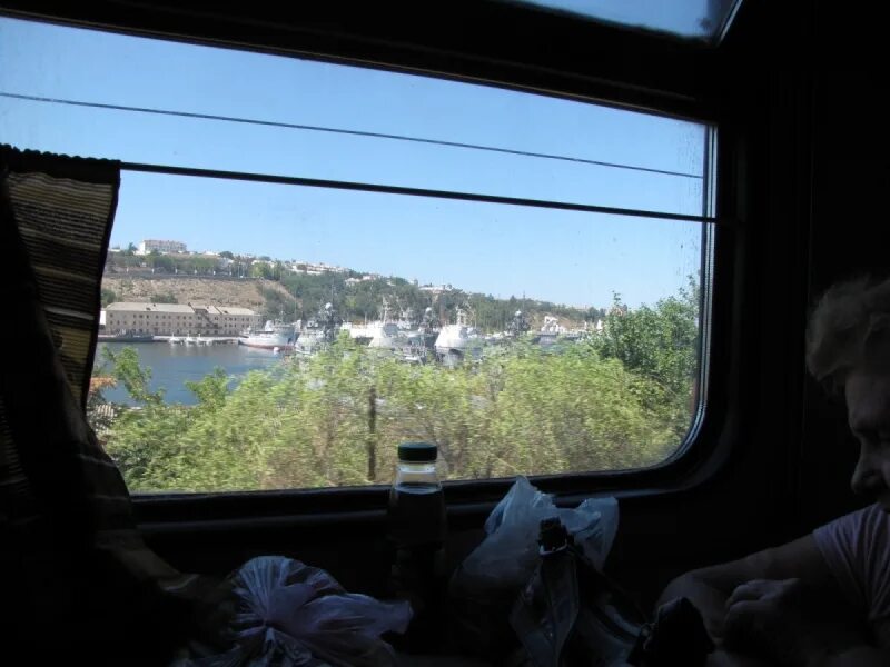 Москвича увидевшего липецк из окна поезда доставили. Вид из окна поезда. окно поезда. вид из окна электрички. красивый вид из окна поезда.