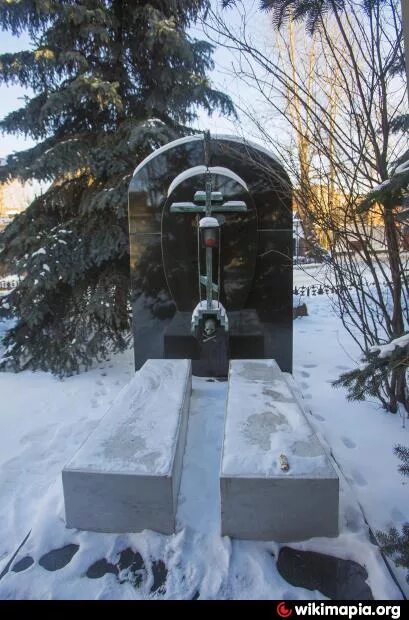 Могила пересвета. Могила пересвета и осляби в симоновом монастыре. Пересвет и ослябя могила в москве. Могила пересвета и осляби в симоновом монастыре. Захоронение пересвета и осляби в москве.