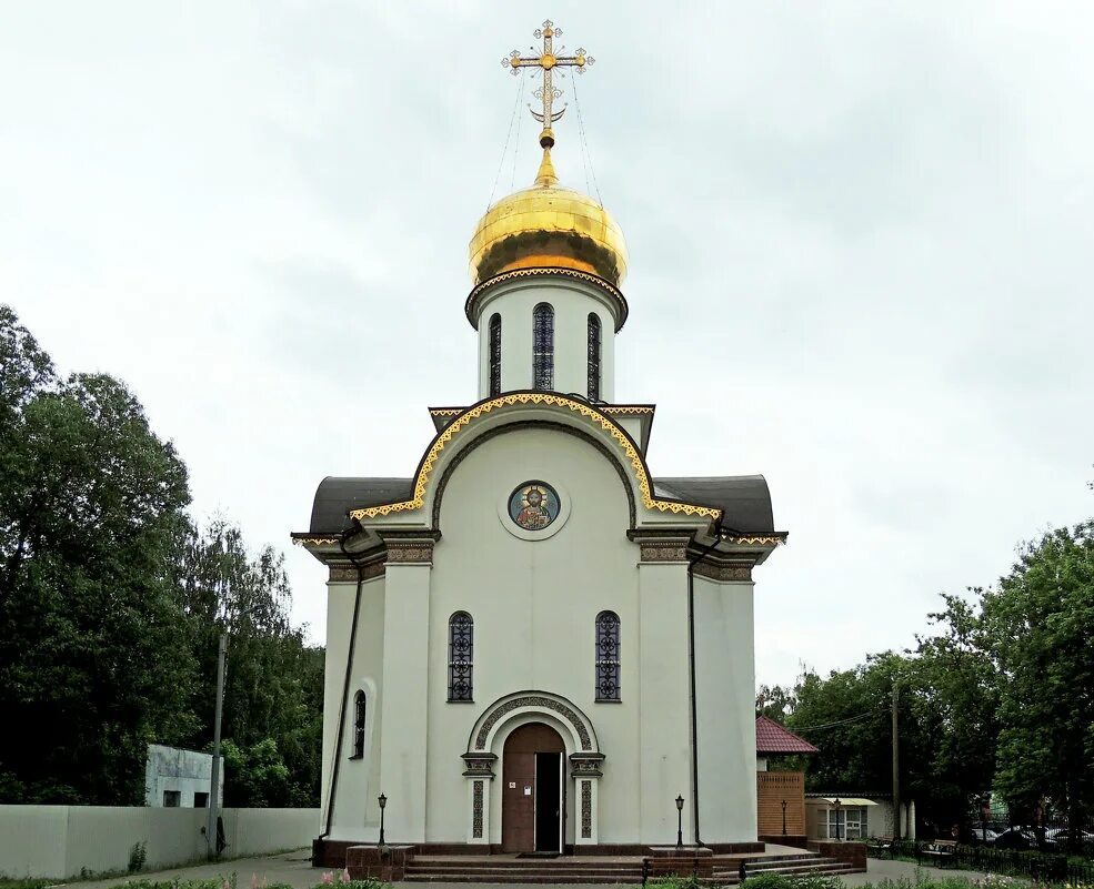 часовня ксении петербургской в москве на кузьминском кладбище. храм ксении петербургской. храм ксении кузьминки. храм ксении кузьминки. храм святой блаженной ксении петербургской в кузьминках.