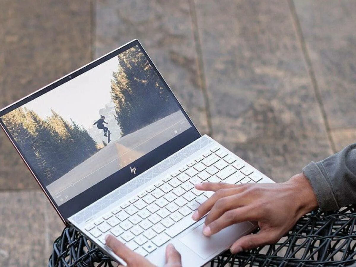 Выбрать ноутбук для графических работ. Hp envy 13 2025 laptop. hp envy 13 2018. фотомонтаж ноутбук. ноутбук для фотошопа.