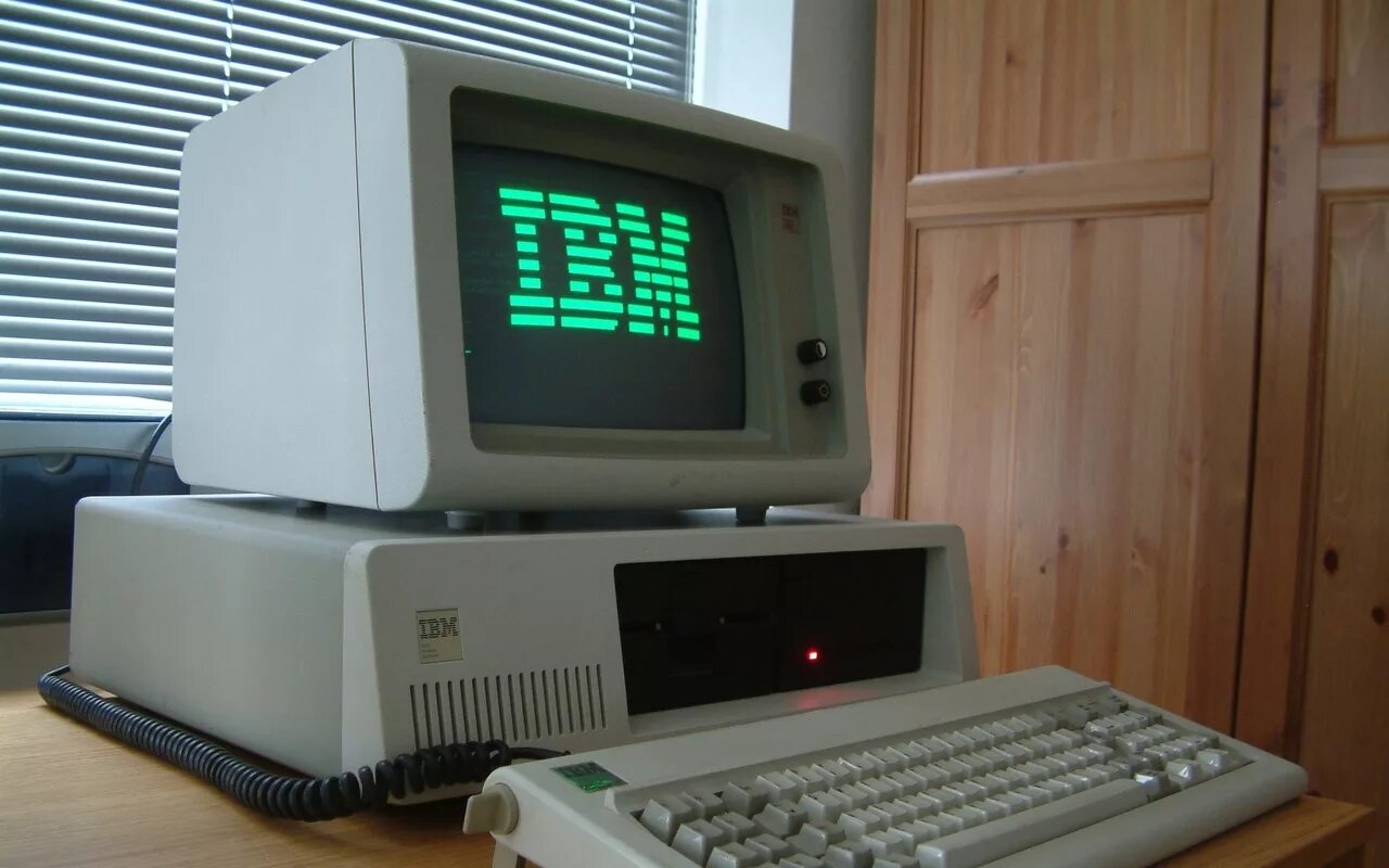 Где создают компьютеры. Компьютер IBM 5150. IBM PC 5150 1981. IBM PC model 5150. IBM PC 1981 год.