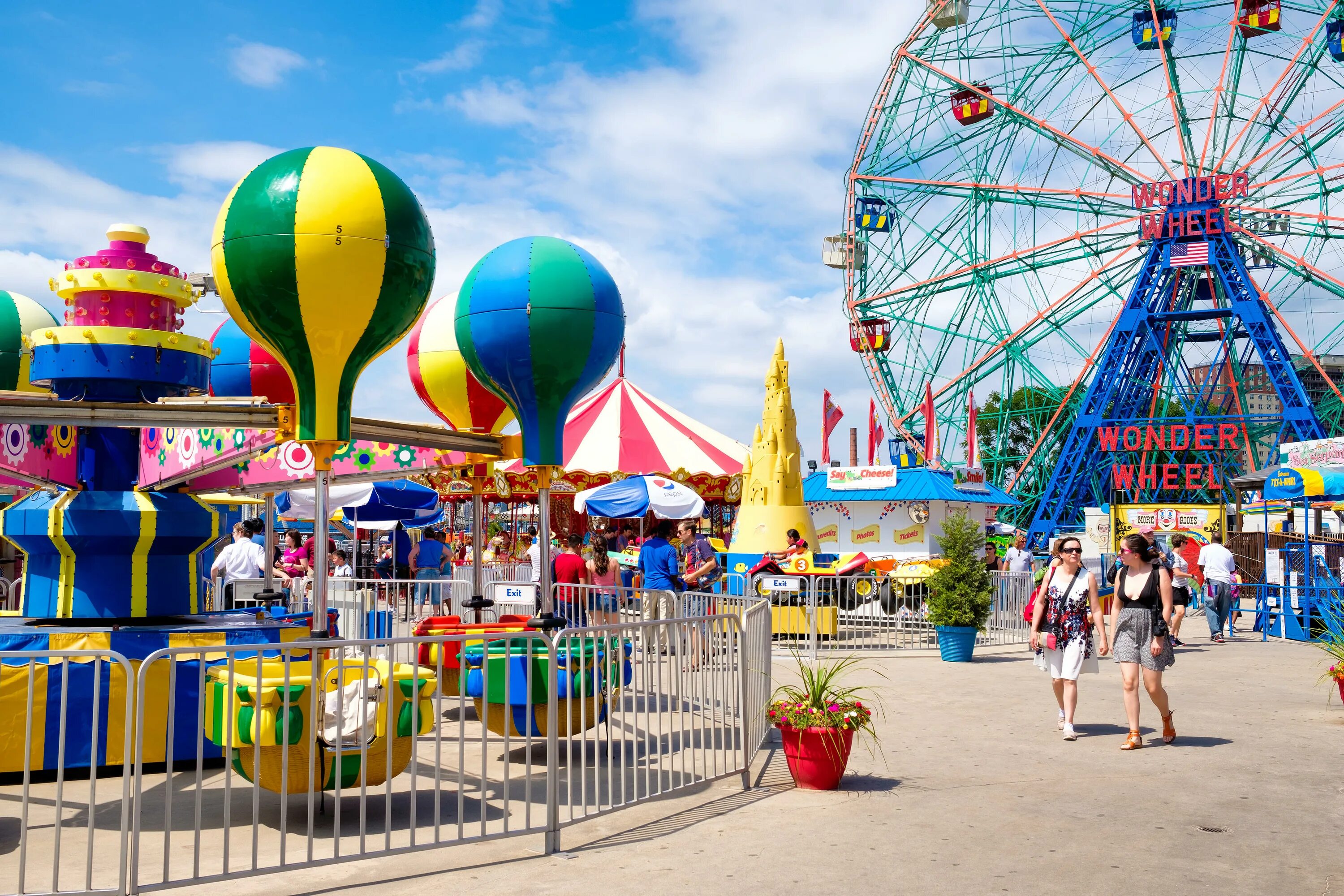 Лунапарк анапа аттракционы. Gjhr fnhfrwbjyjd. Парк развлечений в гдыне. Damla ayzeren amusement park. Amusement park mp3.