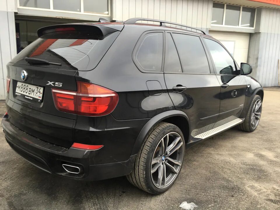 Расширители бмв х5 е70. Расширители bmw x5 e70. расширители на бмв х5 е70. bmw x5 расширители арок. bmw x5 e70 арки.