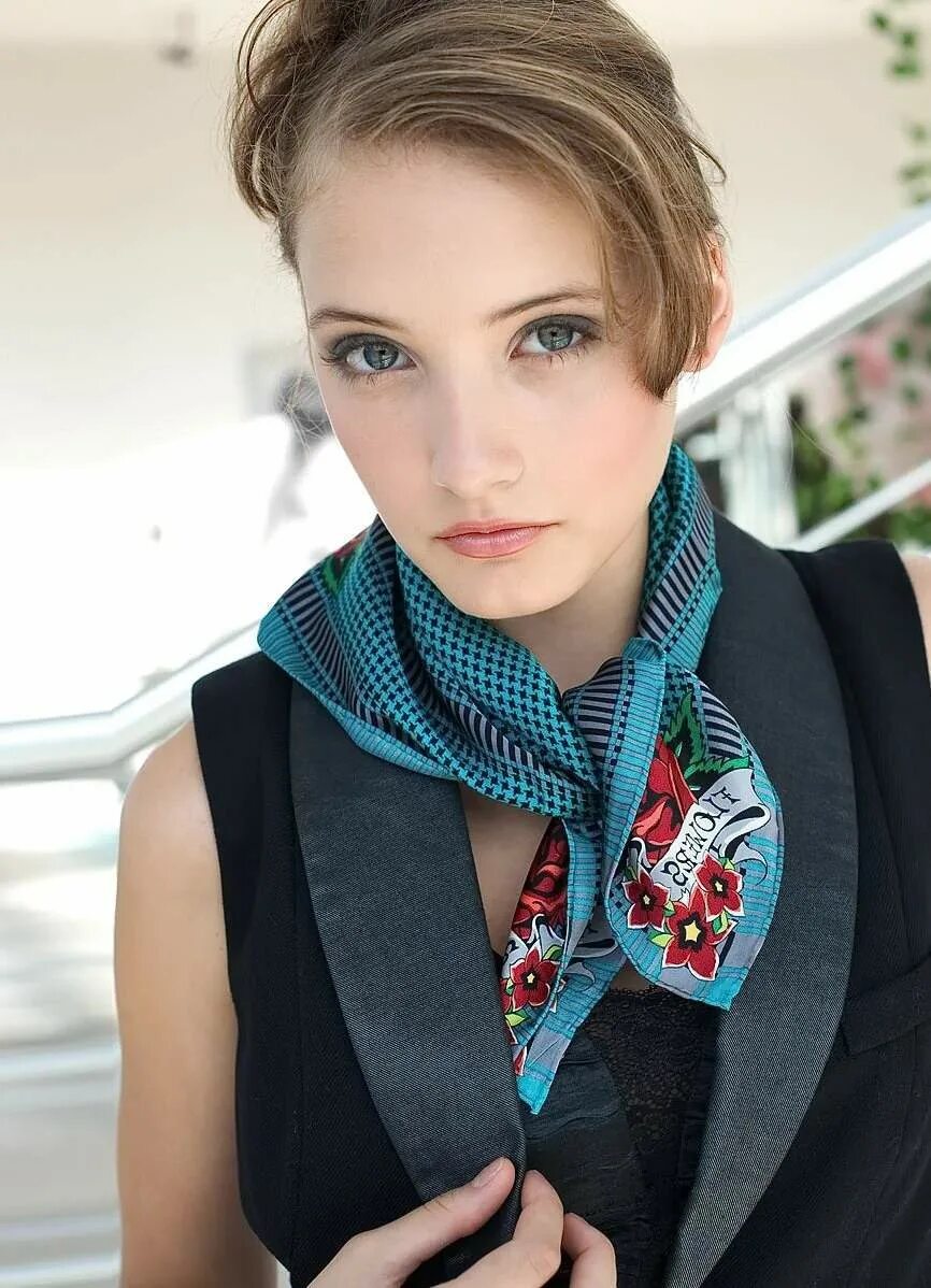 Выбрать шарф. Платок на шею. красивые платки на шею. модные платки. шарфик на шею.