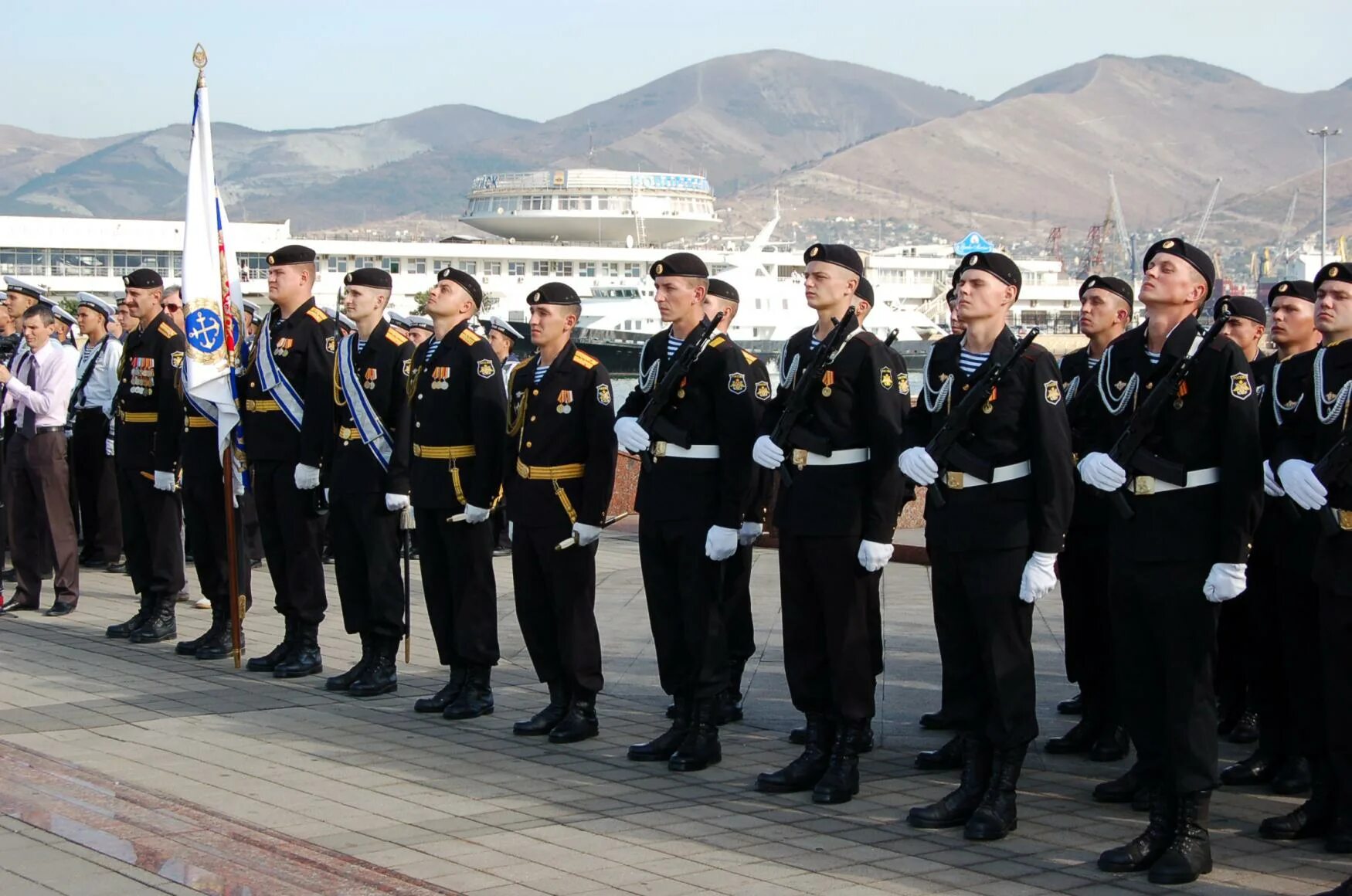 Армейский новороссийск. НВМБ Новороссийск. ВМФ Новороссийск. Новороссийск ВМФ морская пехота. Морской флот Новороссийск.