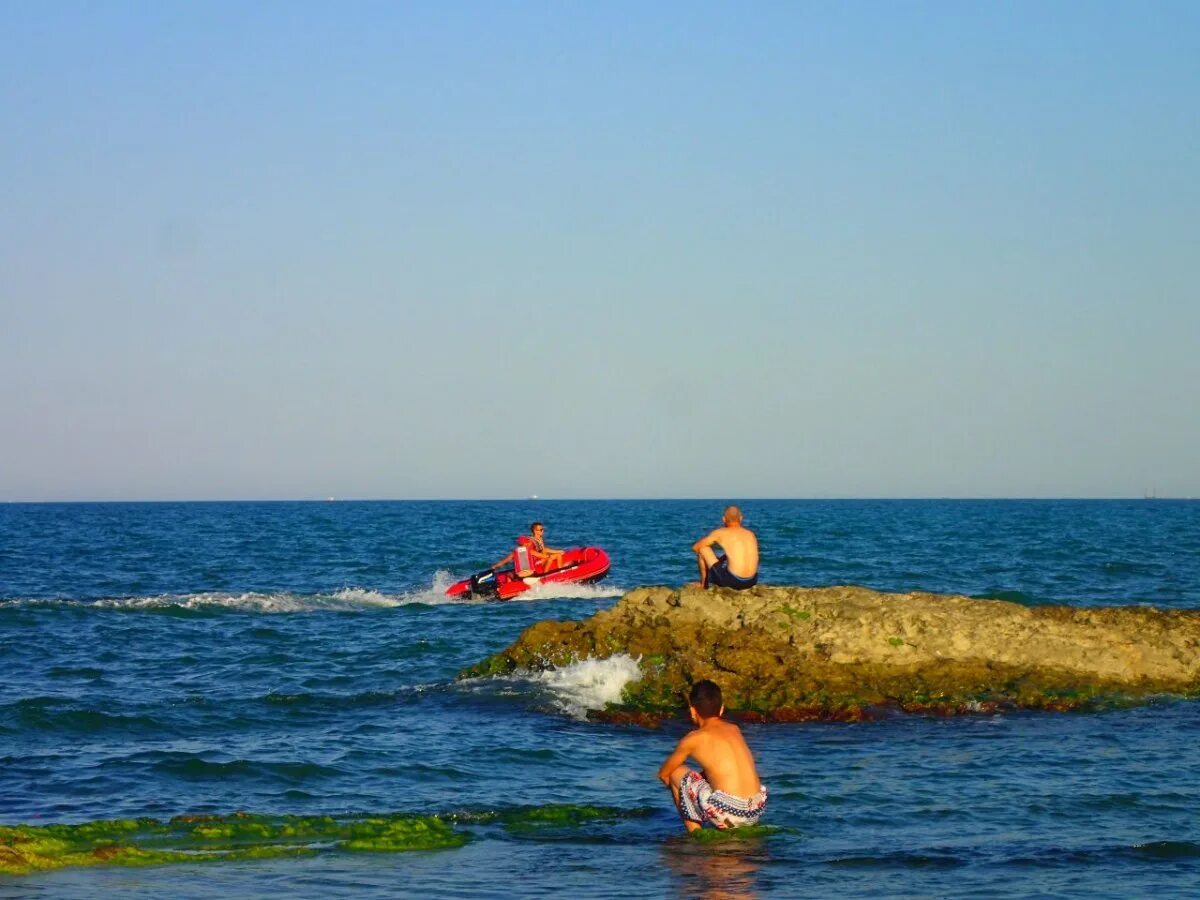 Каспийское море полуостров Апшерон. Каспийское море Bilgah Beach. Апшеронские пляжи Баку. Пляж Апшеронский полуостров Каспий. Курорты азербайджана на море