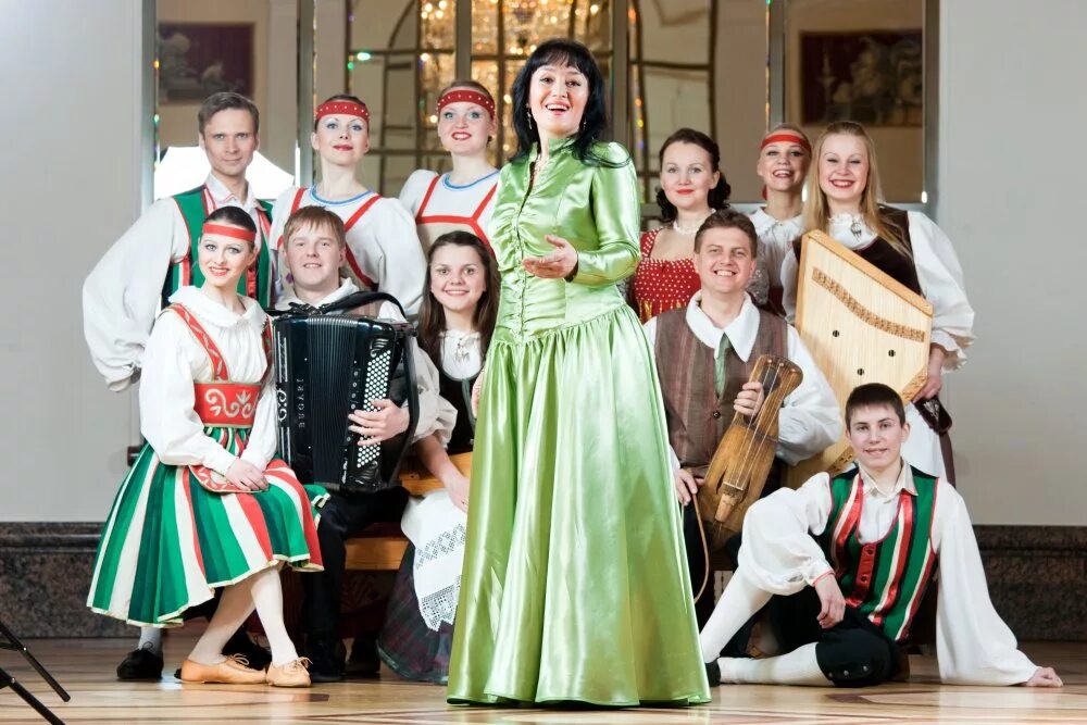 Программа ансамбля. Яромил тюмень группа новые. Солистка ансамбля мирас. Ансамбль кантеле петрозаводск. Русский народный ансамбль.