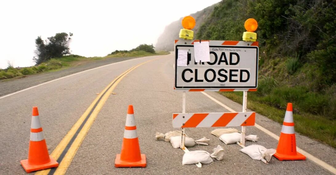 Движение на дороге в сша. Дорожный транспорт. Машина в движении. Автомобильный транспорт. Дорожное движение в сша.