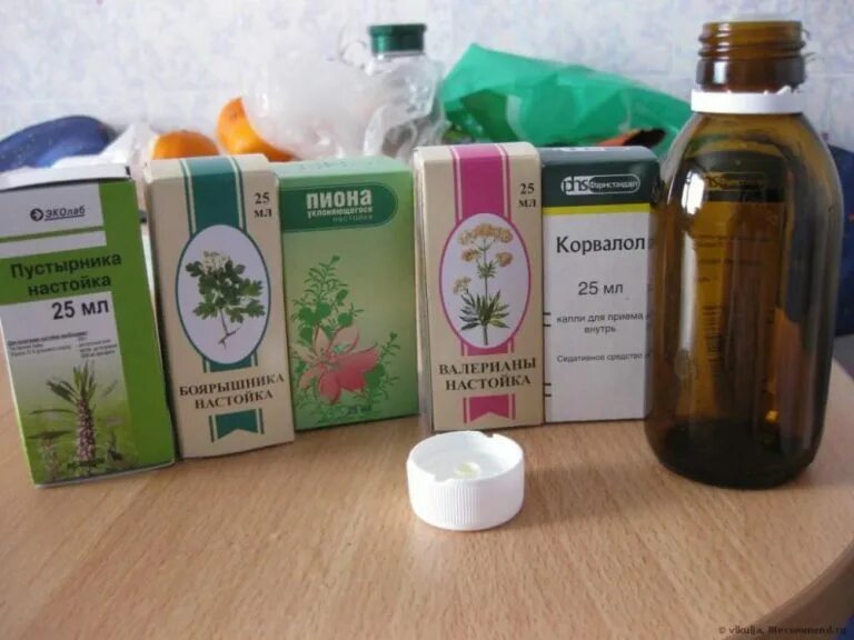 Смесь боярышник валерианы корвалол пустырник. Пустырник валериана боярышник пион корвалол. успокоительные пустырник валериана пион корвалол боярышник. пустырник корвалол валерьянка и пион боярышник. успокоительный настой.