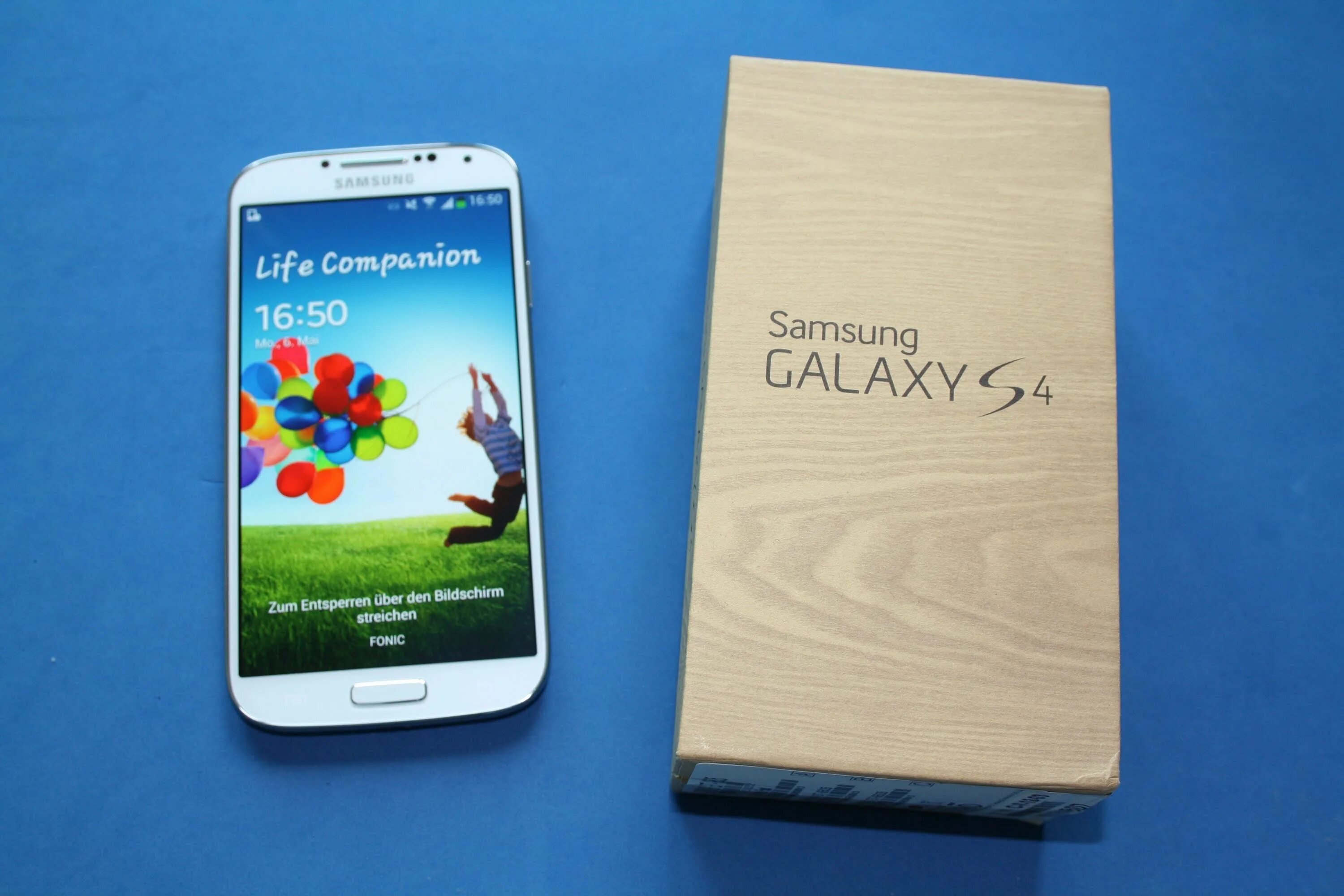 Galaxy s4 купить. Samsung Galaxy s4. Samsung Galaxy s4 s9. Samsung Galaxy s4 Infrared. Samsung Galaxy s4 логотип.