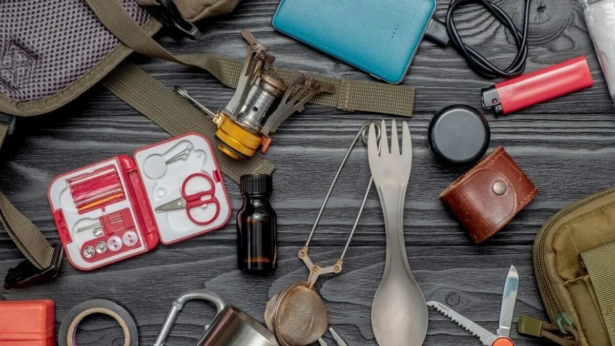 продукты и вещи первой необходимости. викторина предметы первой необходимости. набор для выживания прикольный подарок. товары первой необходимости. предметы первой необходимости картинки.