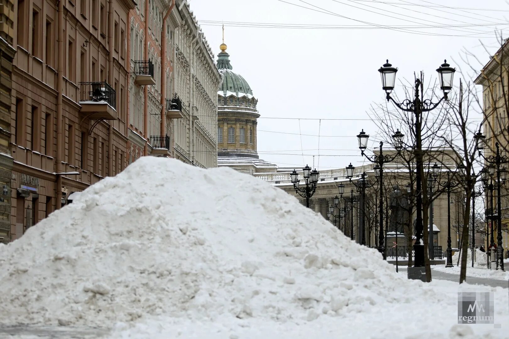 Снегопад в питере. Снег в петербурге. Кучи снега в питере. Снежное спб. Зимний питер.