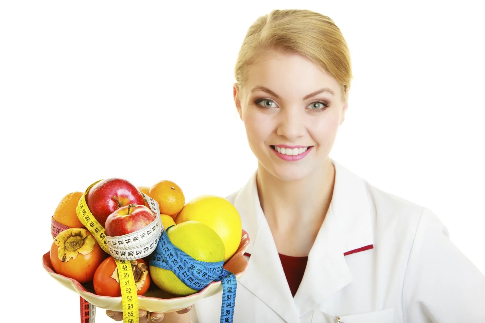 Здоровый образ жизни эксперты. Врач диетолог. Врач с фруктами. Медсестра с едой. Правильное питание врач.