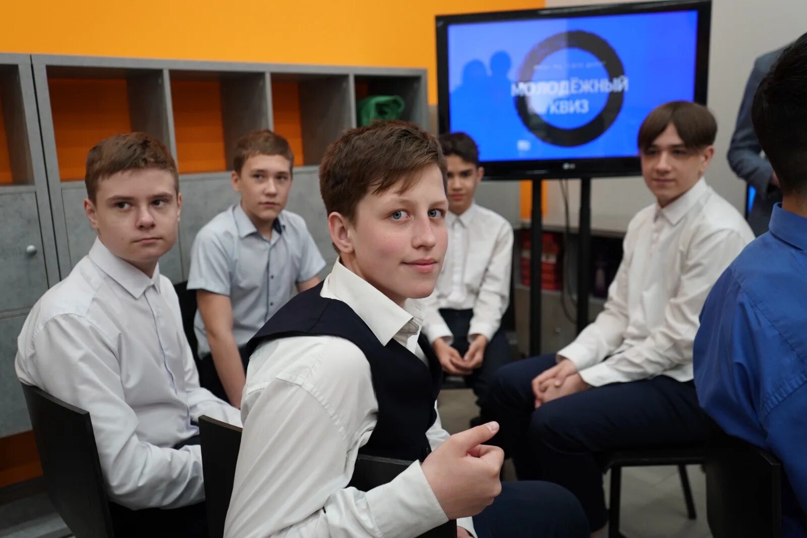 Директор молодежный. Дмитрий ленкевич москва. Директор молодежный. Директор молодежный. Сергей молчанов оренбург департамент.