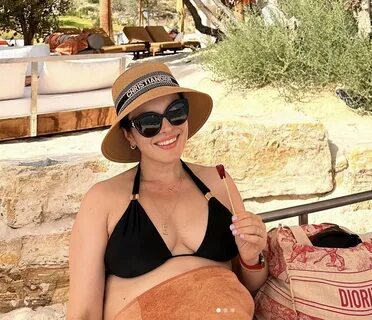 Başarılı oyunculuğunun yanında her zaman içten oluşuyla ve samimiyetiyle ka...