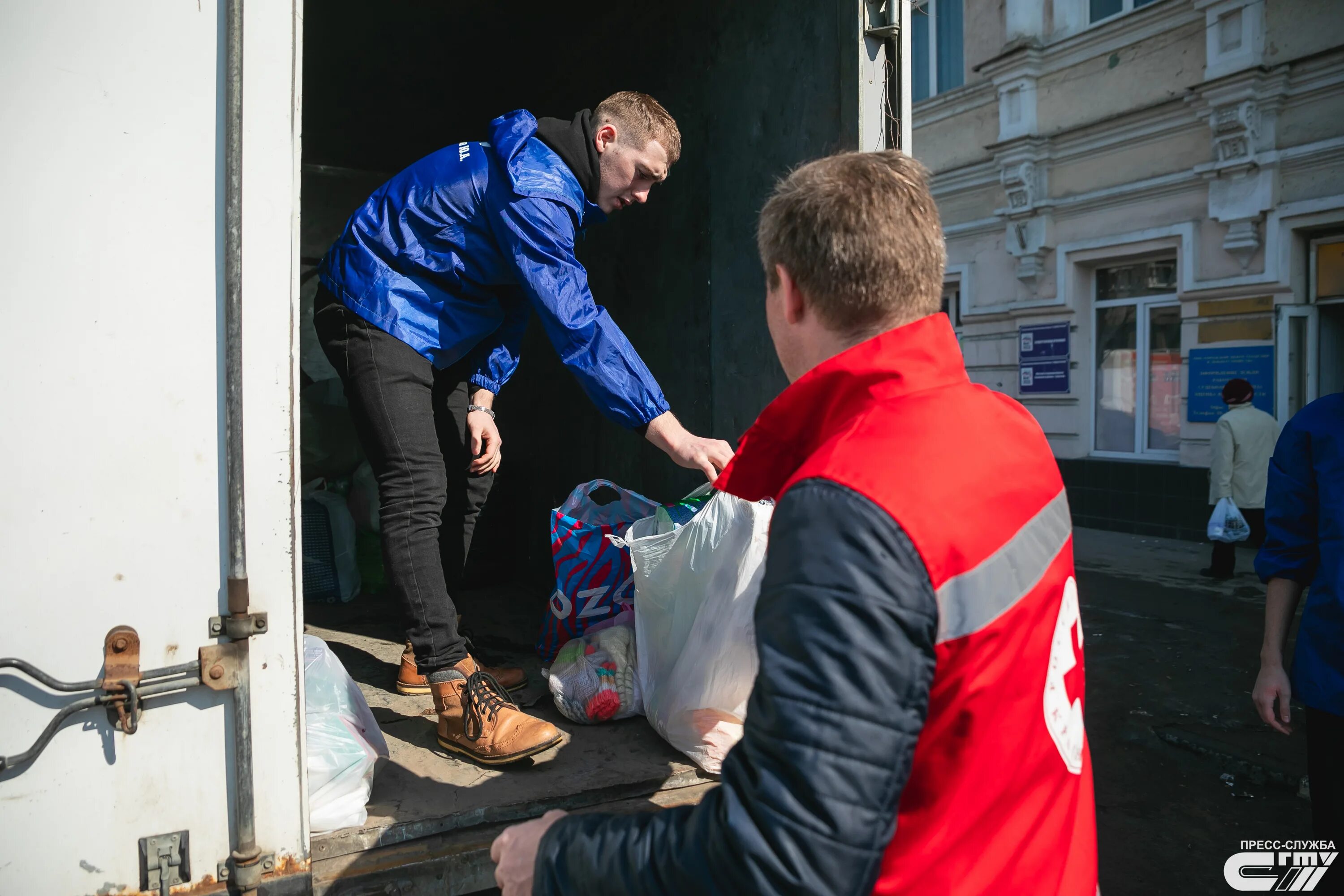 Волонтеры беженцы