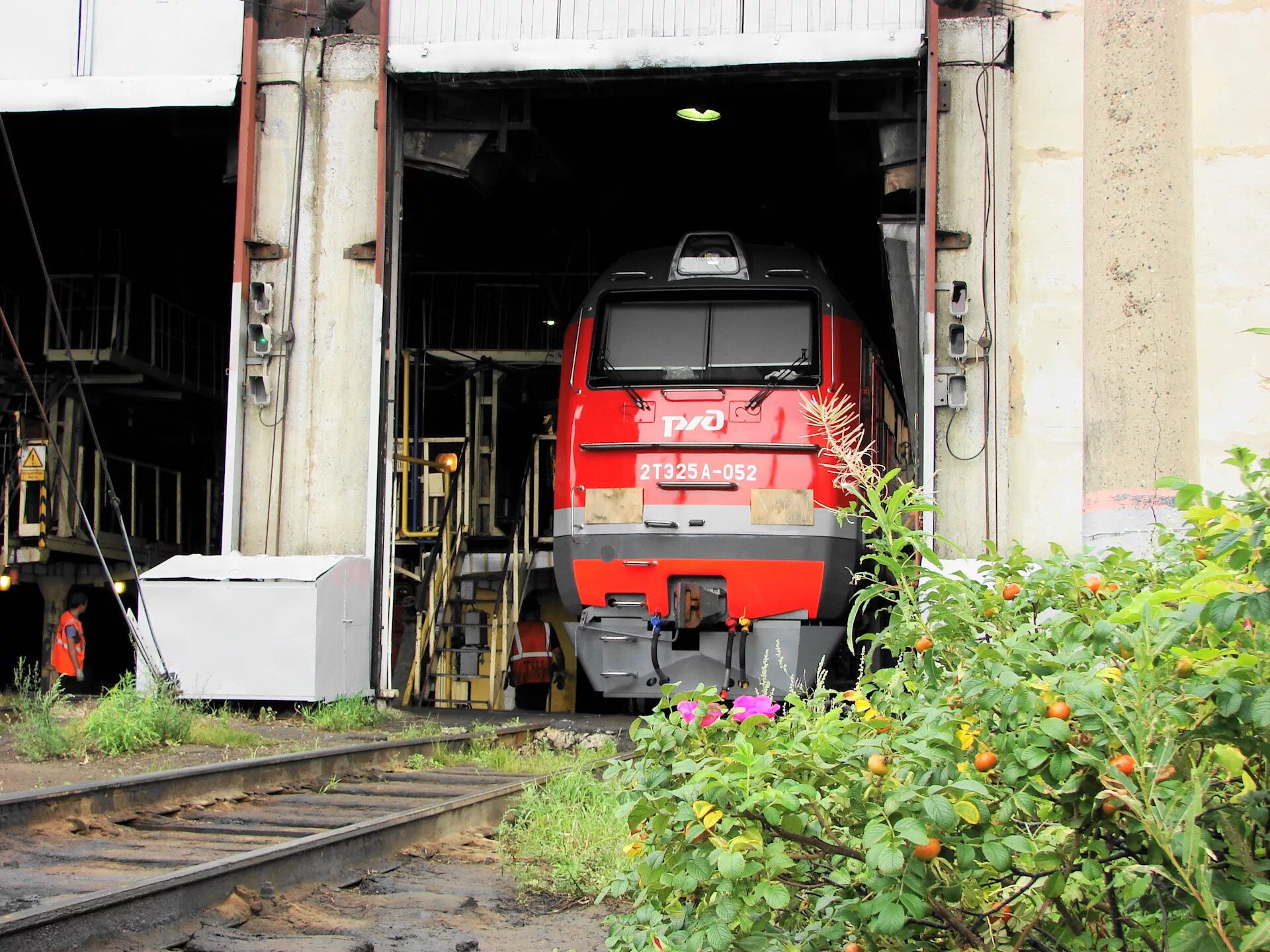 электродепо екатеринбург пассажирский. электродепо екатеринбург пассажирский. пассажирская вагонное депо ржд. чс2 екатеринбург-пассажирский. эп2к в депо.