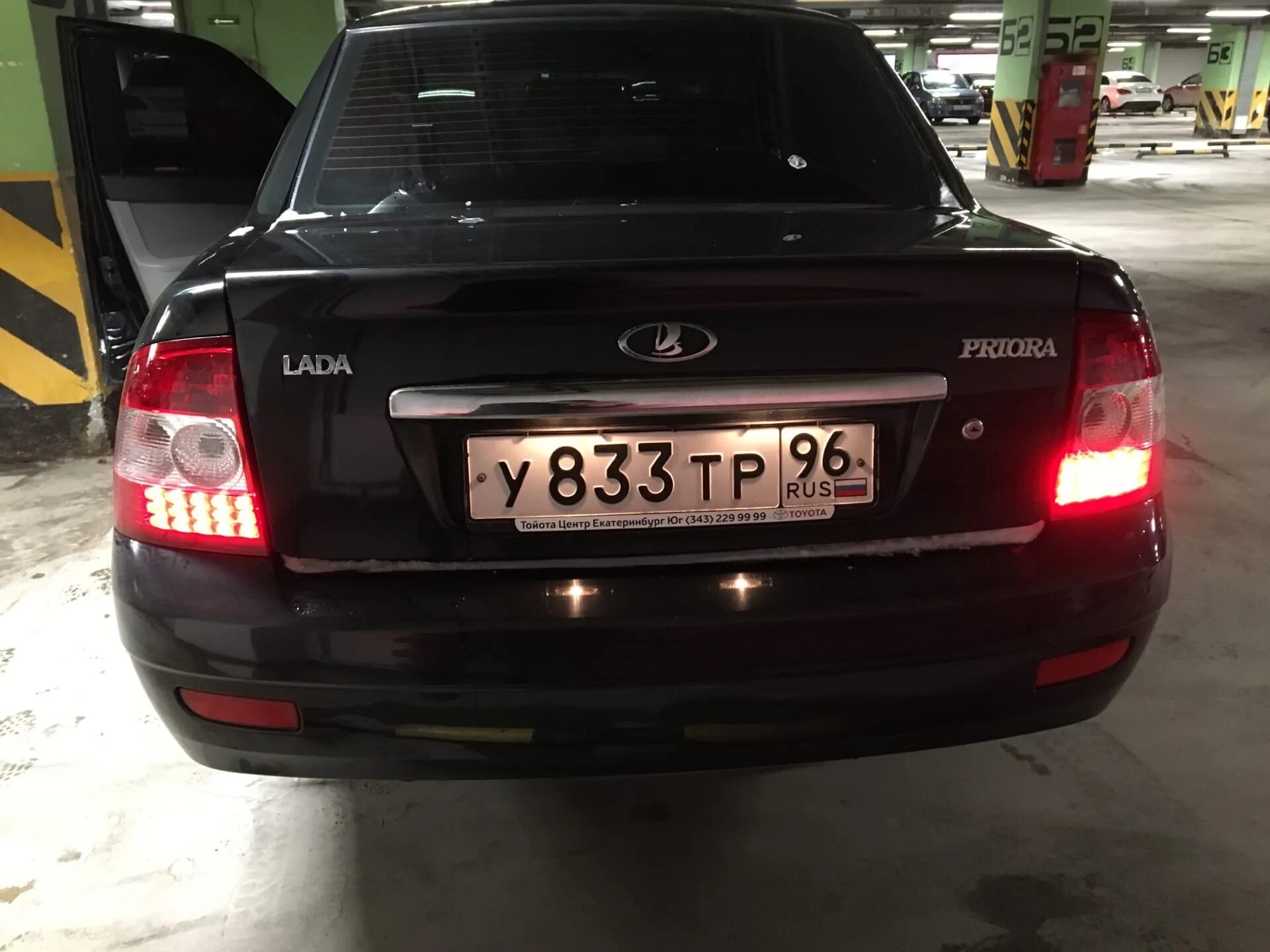 Лип спойлер приора седан портвейн. Ваз 2109 с бамперами от 14. Задние фары наклейки лада приора. Ауди 80 задний спойлер. Ауди 80 б3 сзади.