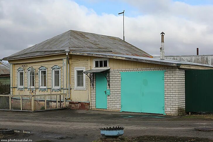 Восточный переулок энгельс. Дом в Клетне переулок Энгельса. Ул Толстого дом 3 Суздаль. Суздальский переулок Белгород. Переулок в Суздале.