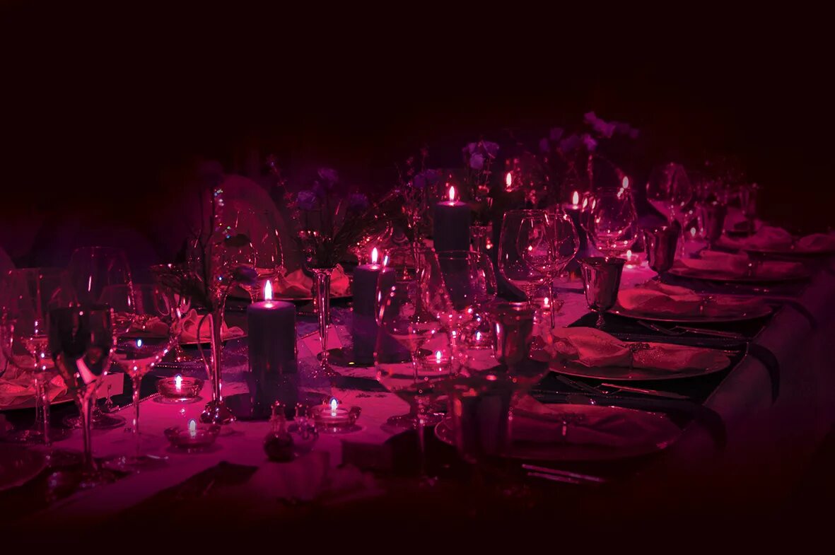 Dinner aesthetic. Рождественская гостиная гриффиндора. Candlelight dinner. Dark dinner. Ресторан в темноте москва.