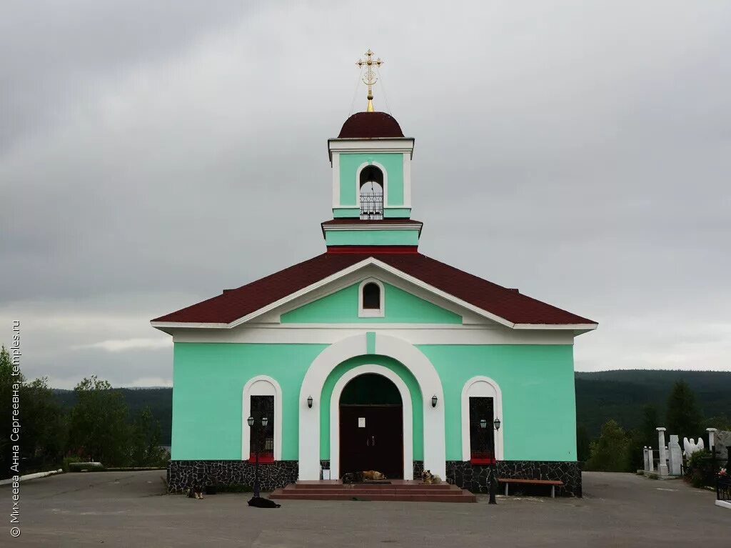 Мурманск Церковь Феодоры Цареградской. Мурманское городское кладбище Церковь. Храм в Мурмашах. Кладбище Мурманск Мурмаши.