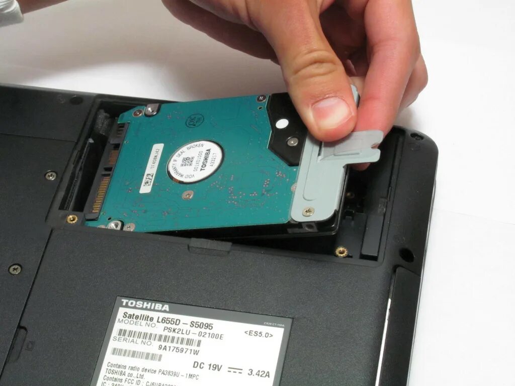 Жесткий диск не видит toshiba. Жёсткий диск в биосе виндовс 10. Жесткий диск не видит toshiba. Toshiba satellite l300 жесткий диск ssd. Ноутбук не видит жесткий диск в биосе.