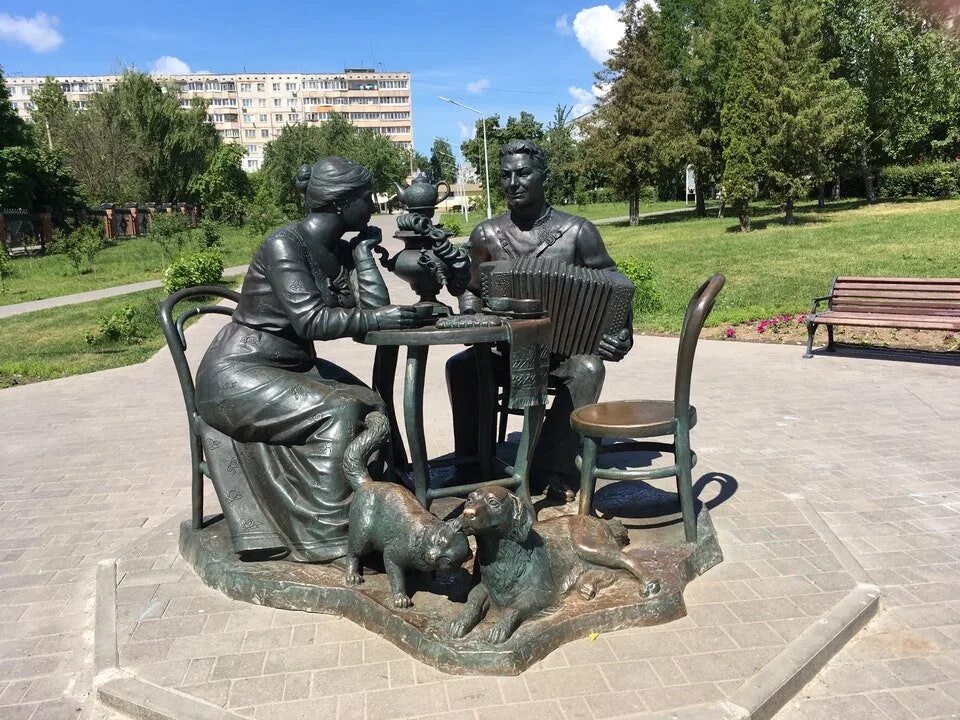 тульское чаепитие скульптура автор. тульское чаепитие памятник. памятник чаепитие в туле. чаепитие в туле. чаепитие в туле.