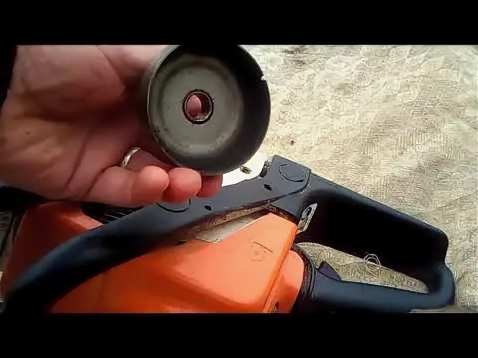 Цепь stihl ms 180. Замена звездочки на бензопиле штиль 180. Звездочка на бензопилу штиль 180. Система смазки бензопилы хускварна 137. Привод цепи бензопилы штиль 180.
