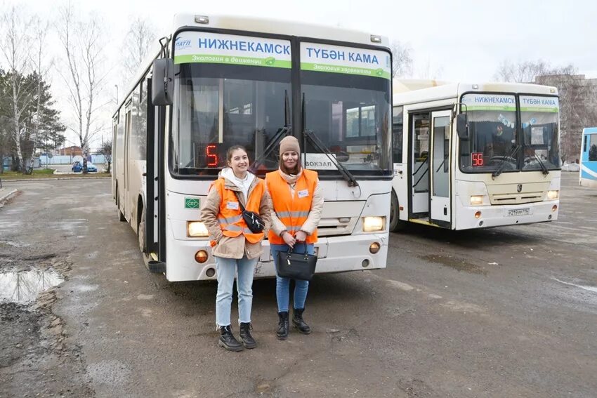 Автобусы Нижнекамск. Автобус Нижнекамск Уфа. Нижнекамск автобусы по городу. Автобусы 52 в городе.