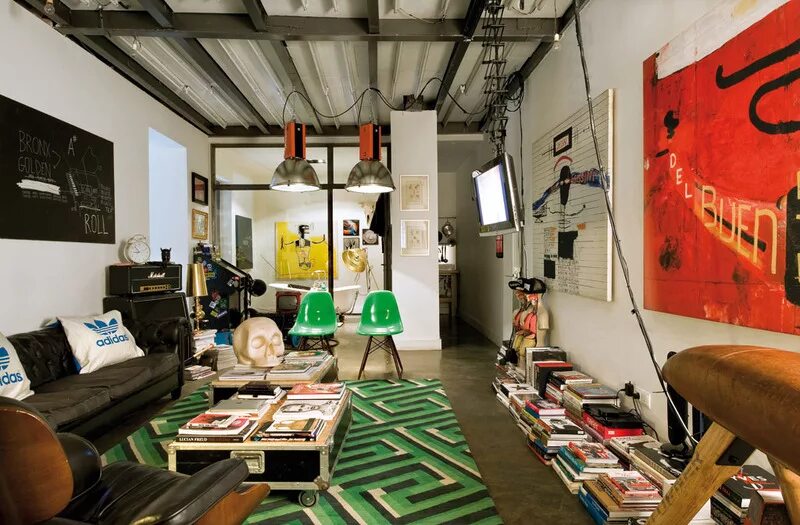 Рабочее место художника. Интерьер дома творческого человека. Рабочее место дизайнера интерьера. Мастерские художников. Комната художника.