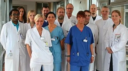 Врач в реальном времени. Немецкие больницы. Врачи клиники Эссен в Германии гинекология. Фото где много врачей реальное.