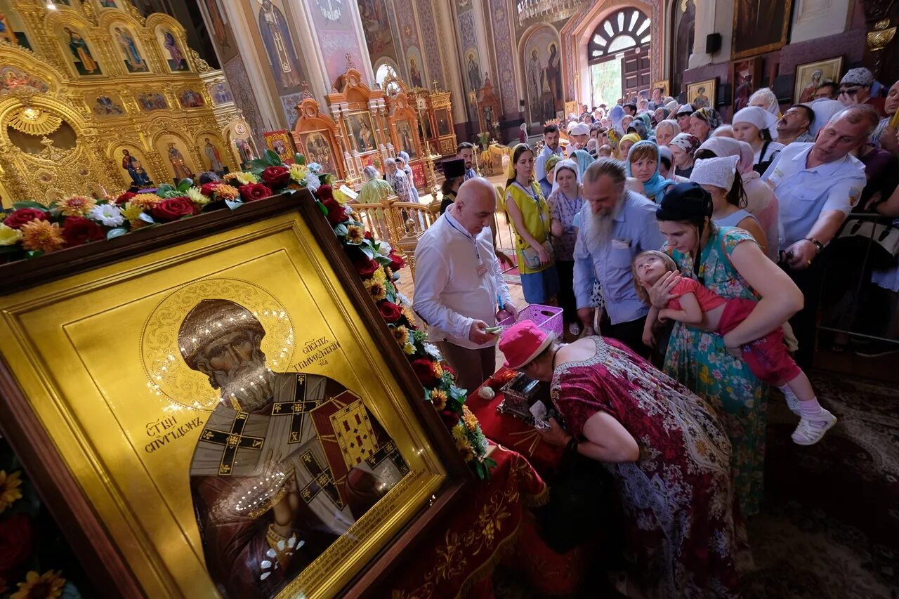 Где в москве есть мощи. Мощи святителя спиридона тримифунтского. мощи святого спиридона тримифунтского. мощи св спиридона тримифунтского в москве в москве. святитель спиридон тримифунтский мощи.