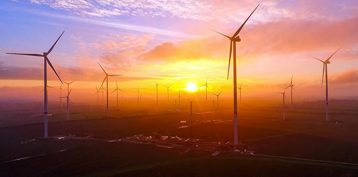 Ветроэнергетика Германии 2022. ВИЭ Энергетика Германия. Альтернативные источники энергии в Германии ветряная. Солнечное и Ветряные станции.