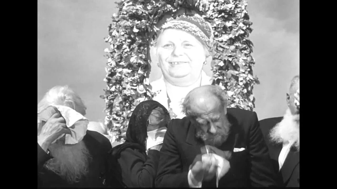 Почему бабушки убивают. Зачем ты убил бабушку. Тамара самсонова гренни. Убийство кота в подъезде. Бабушка ругается.