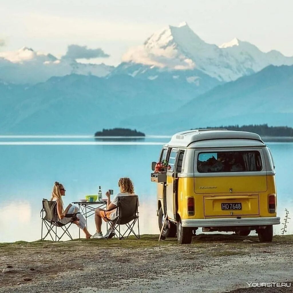 Mini cooper camper. Автомобиль для туризма. Мини купер с палаткой. Авто для путешествий. Путешествие на автомобиле.