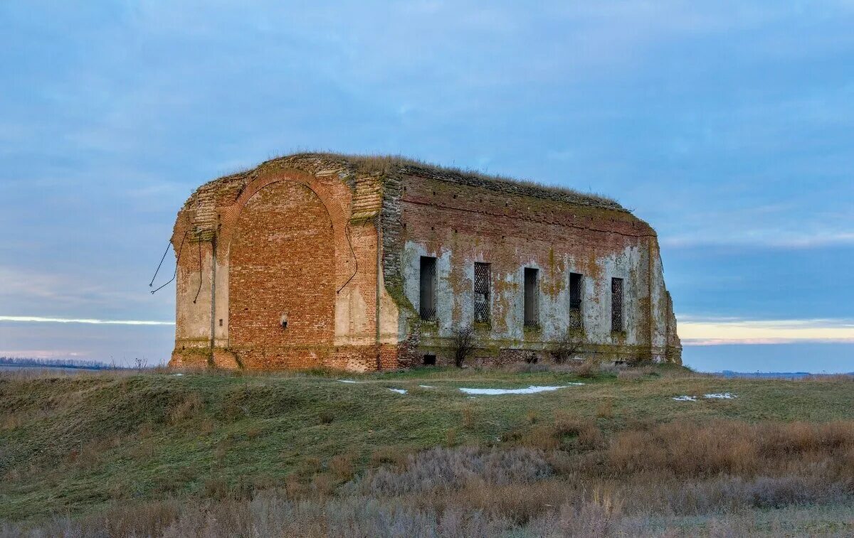 Село закричи. Храм Преображения Господня Матрено Гезово. Матрено Гезово Алексеевский район Белгородская обл. Церковь Матрено-Гезово Белгородская область. Разрушенный храм село Матрено Гезово.