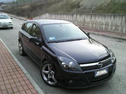 File:Opel Astra H 1.6 Facelift front 20100513.jpg - Wikimedia Commons