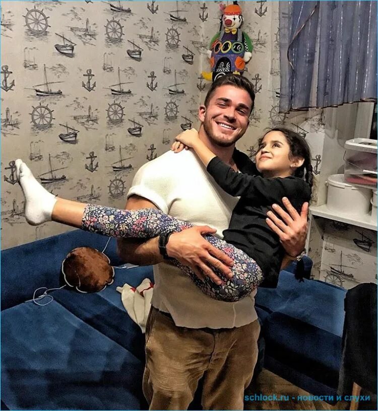 Капаклы с дочкой. Капаклы с дочкой. Капаклы и африкантова. Мама ромы капаклы. Капаклы с дочкой.