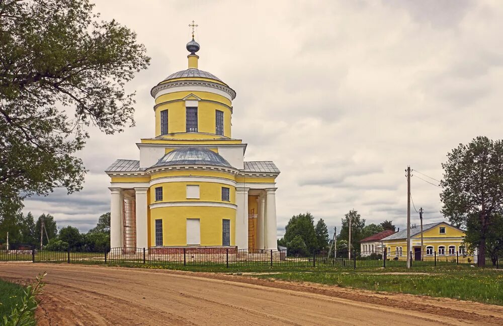 Храм Никольское Рамешковский район. Богоявленская Церковь Никольское Рамешковский. Село Никольское Рамешковский район. Храм в Никольское Рамешковский район Тверской области. Никольское 682