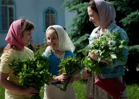 Зачем на троицу раскладывают траву в храме