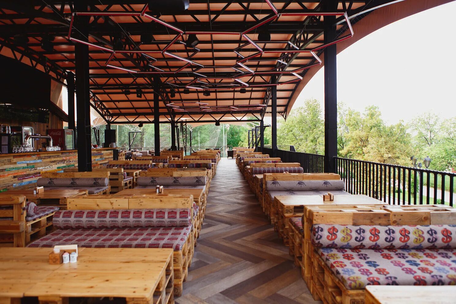 Траттория фест казань фото входа. Кафе терраса набережные челны. Траттория казань ресторан на минской. Порше веранда тюмень. Кафе терраса набережные челны.