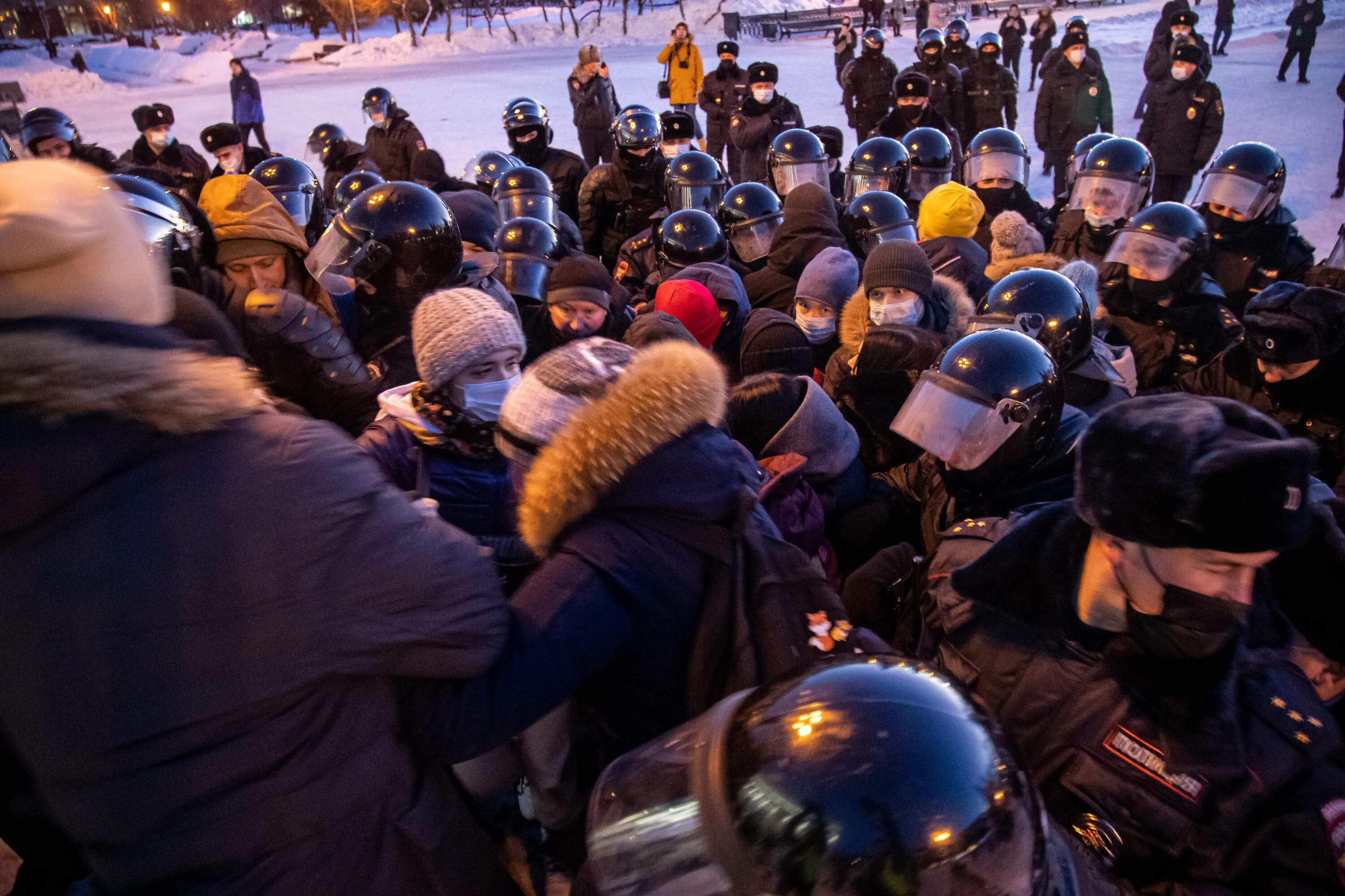 Что сегодня на второе. Антивоенный митинг Новосибирск. Протесты. Протесты в России сейчас. Несанкционированный митинг.