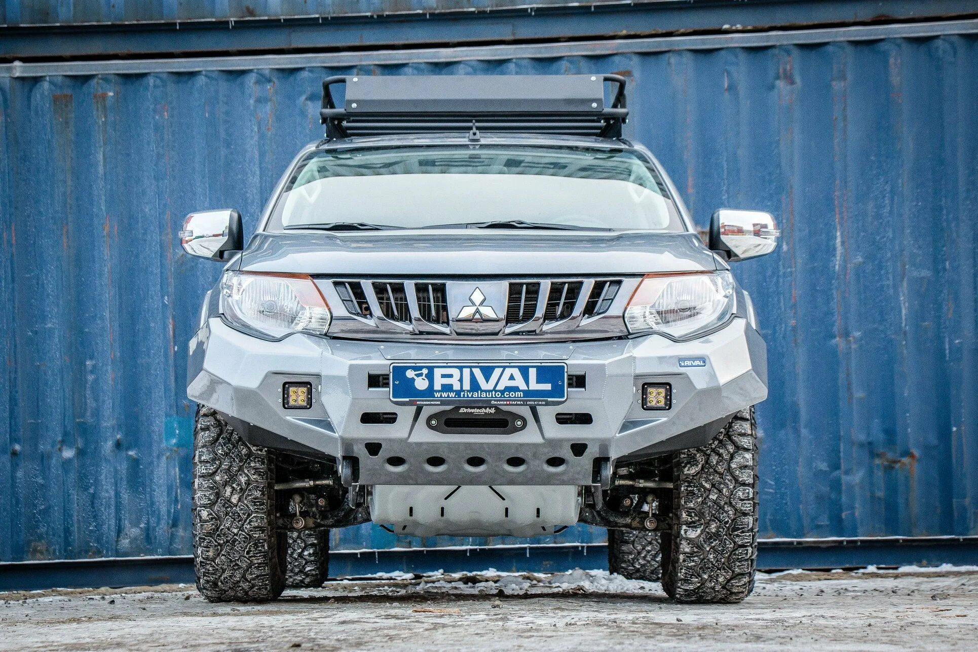 Передний бампер pajero sport