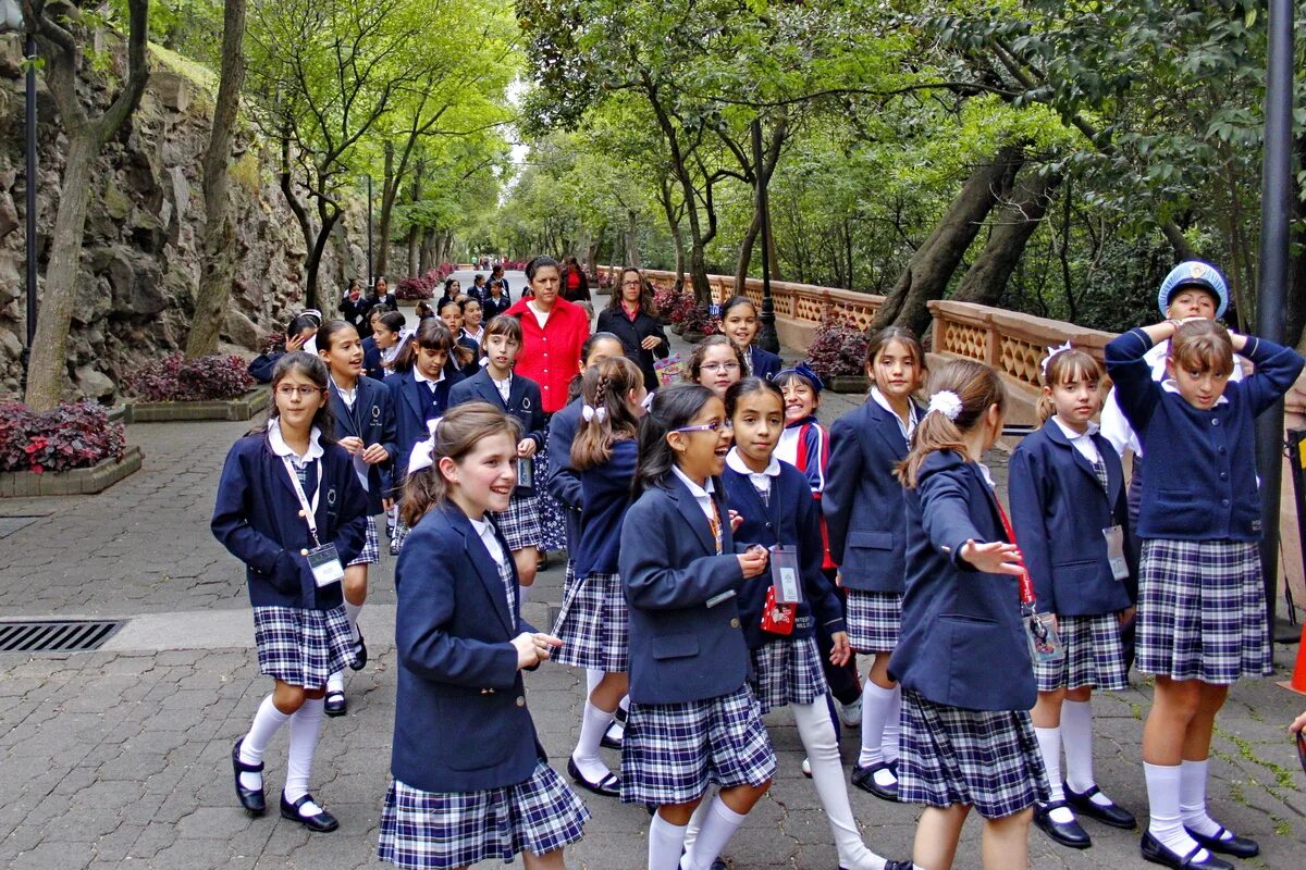 школьная форма в разных странах. французские школьники. средняя школа в англии. школа в индии. итонский колледж великобритания школьная форма.