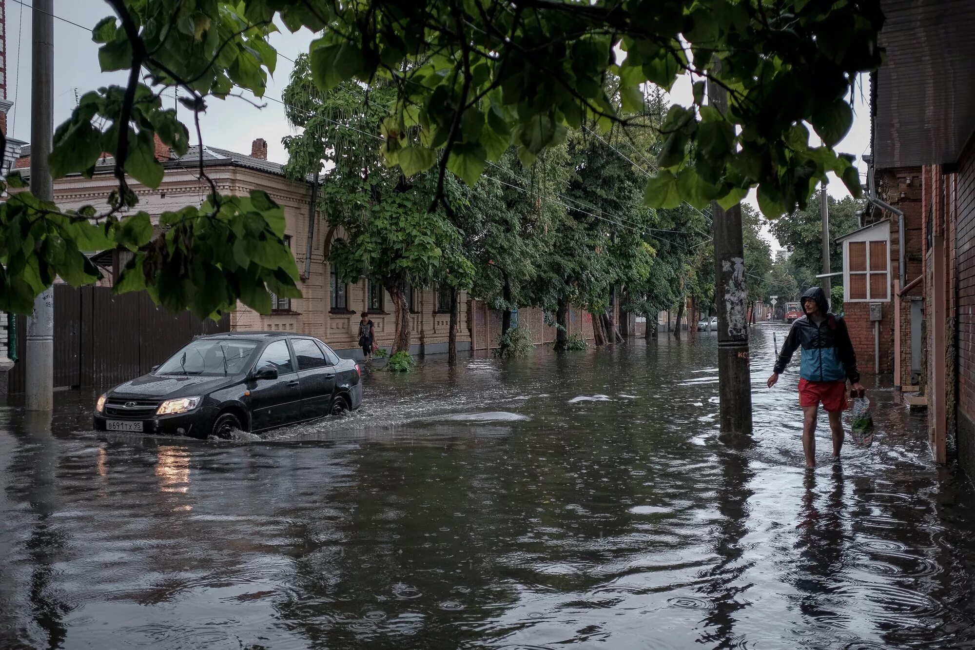 Ливень. Сильный дождь. Очень сильный дождь. Ливневые дожди.