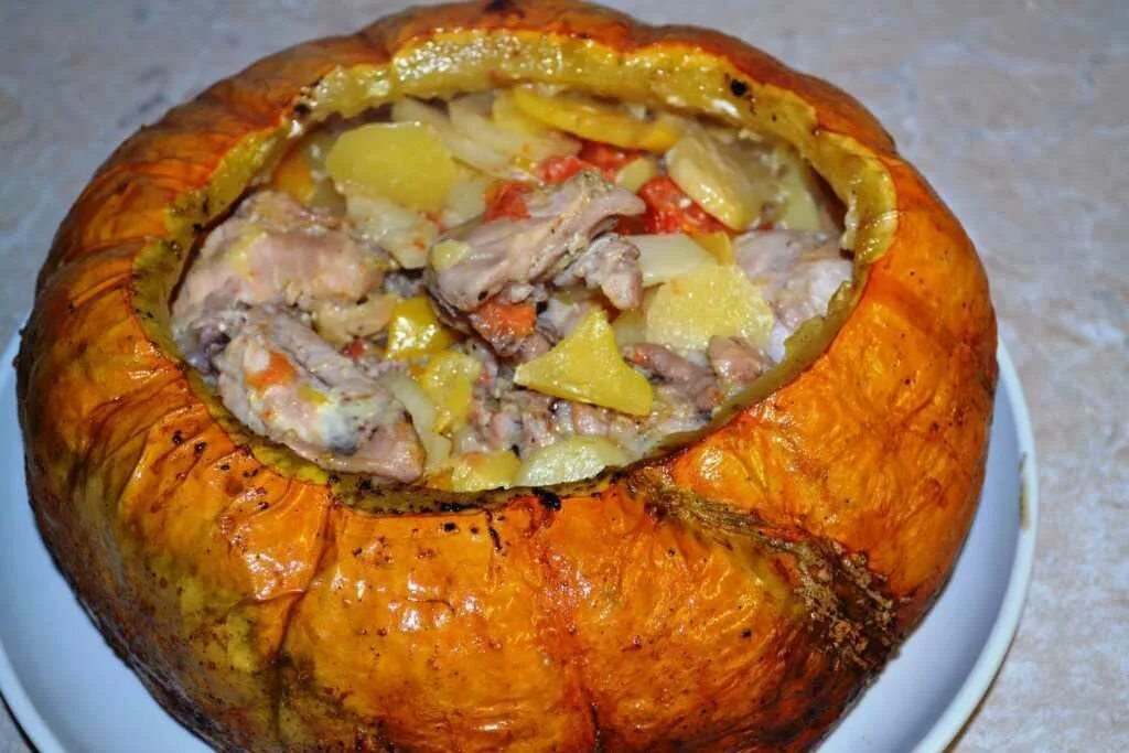 Фаршированная тыква. Тыква с мясом и картошкой в духовке. Тыква фаршированная мясом. Тыква фаршированная фаршем.