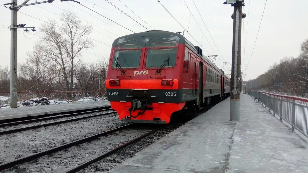 Пригородные поезда Новосибирск. Пригородные электрички Новосибирск. Новосибирский поезд. Зима электричка Новосибирск.