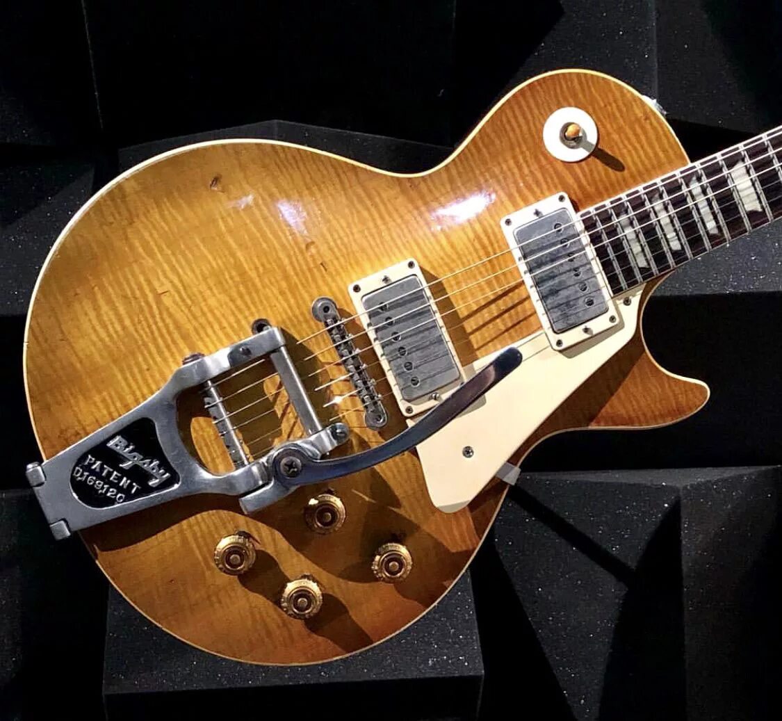 Gibson les Paul Standard 1959. Электрогитара Гибсон лес пол. Gibson les Paul дека. Gibson les Paul сбоку.