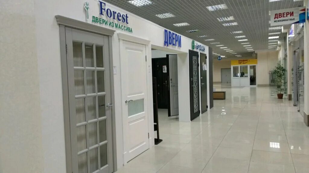 Мир дверей богородск. Красная входная дверь. Красивые комнатные двери. Дверь металлическая входная 700х2000. Сдобнов двери нижний новгород каталог.